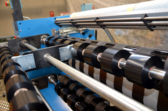 zebra 105SL碳带打印机一直丢号码，还有种情况是条形码下面光秃秃的，没下面数字，这是为什么，我们如何解决这个问题？